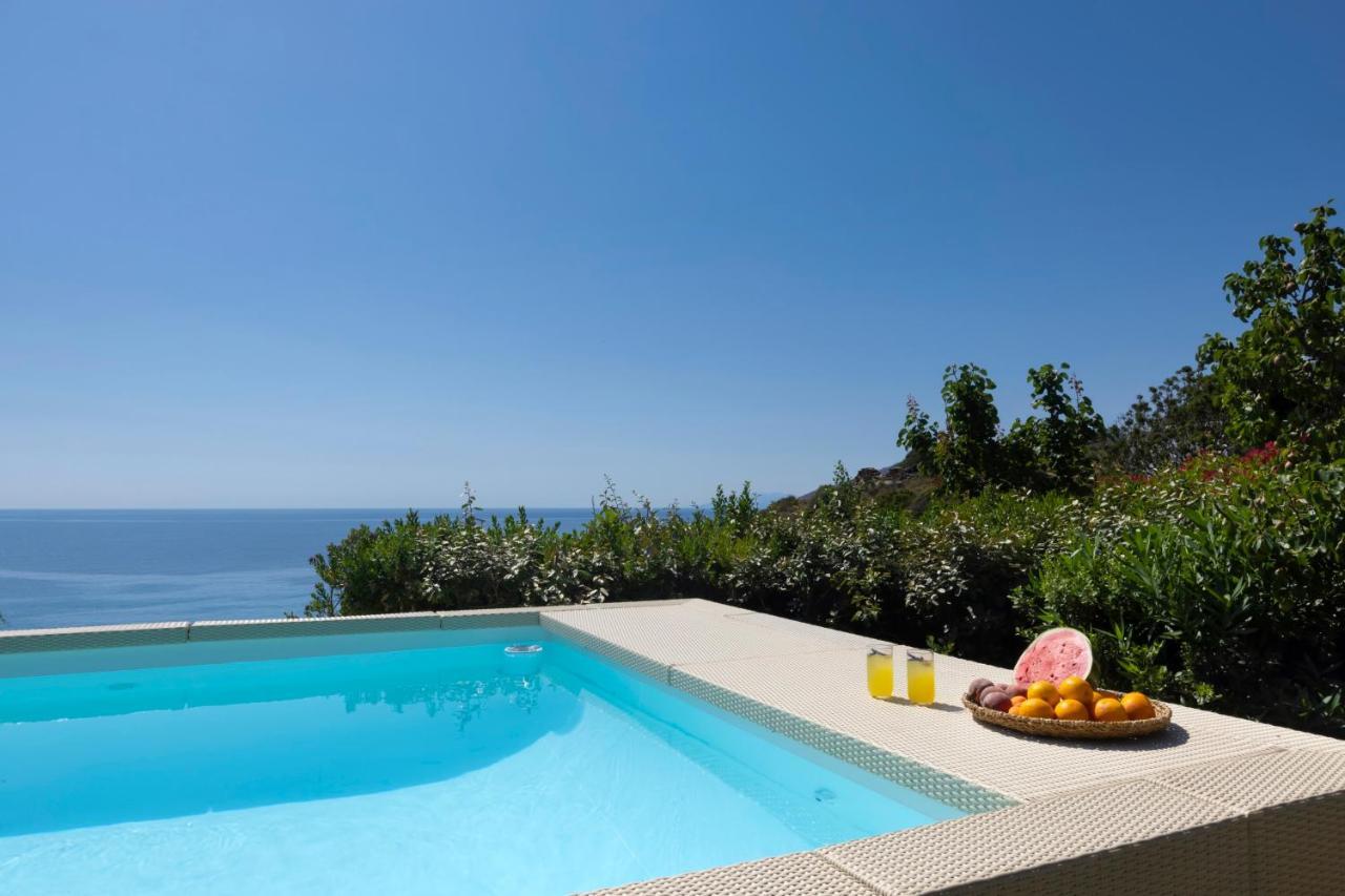 Luxury Villa By The Beach Stenies Exterior photo